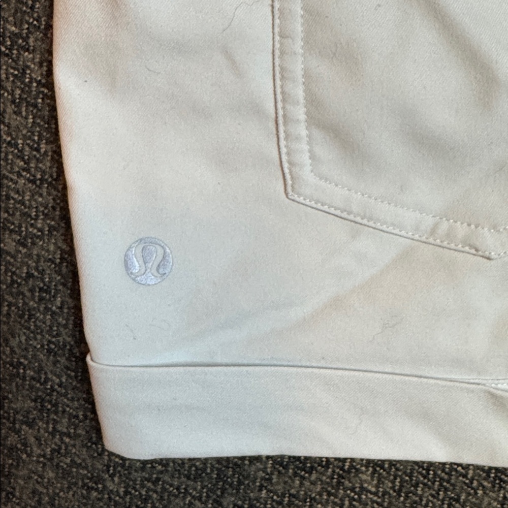 Lululemon Athletica Light Gray Athletic Shorts sz 4 - Picture 7 of 8
